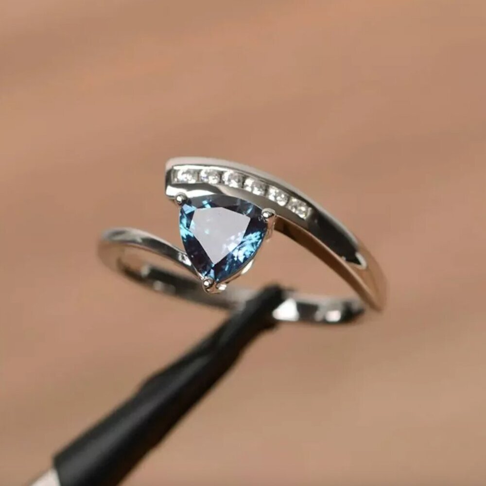 NEW 14k White Gold Blue Sapphire Diamond Ring Trillion Cut